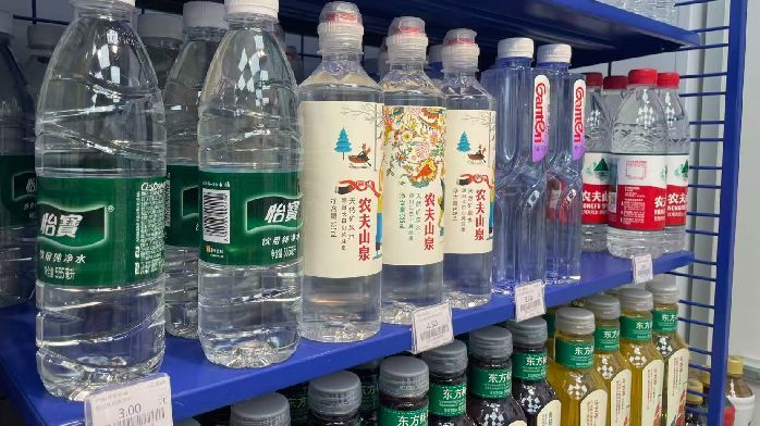 2025年水战还在打：农夫山泉“回血”，娃哈哈杀进一线